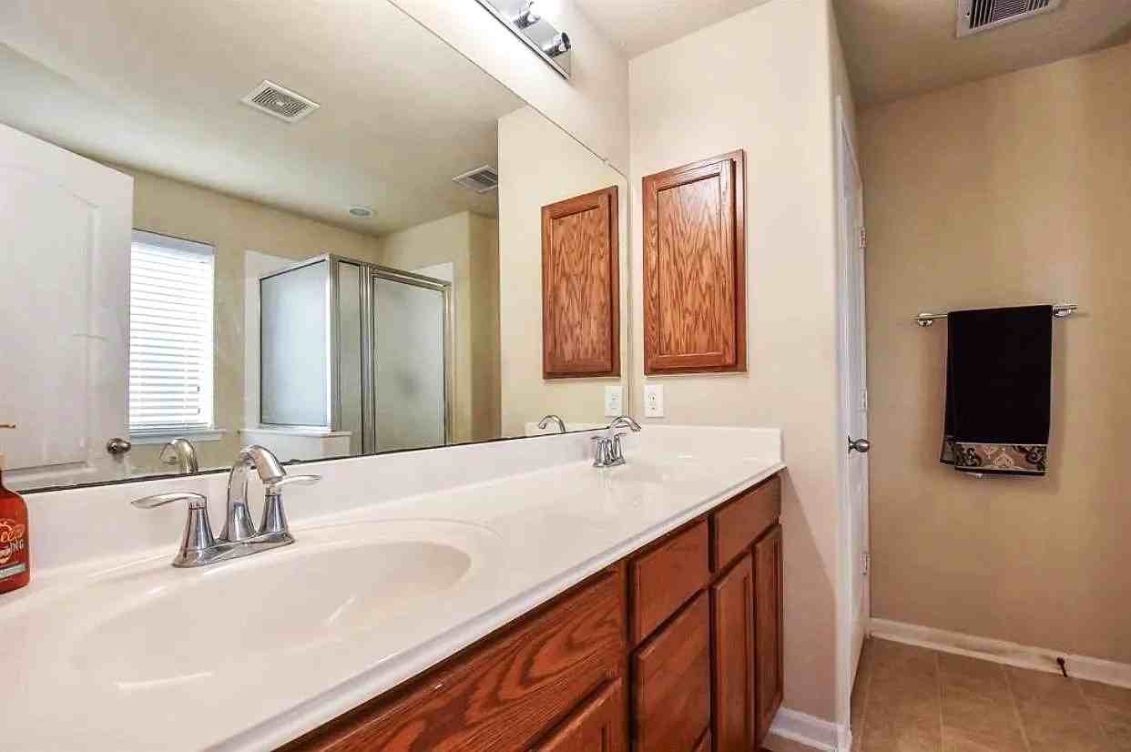 22427 Stamford Brook Ct #22427 - Photo 6 of 16