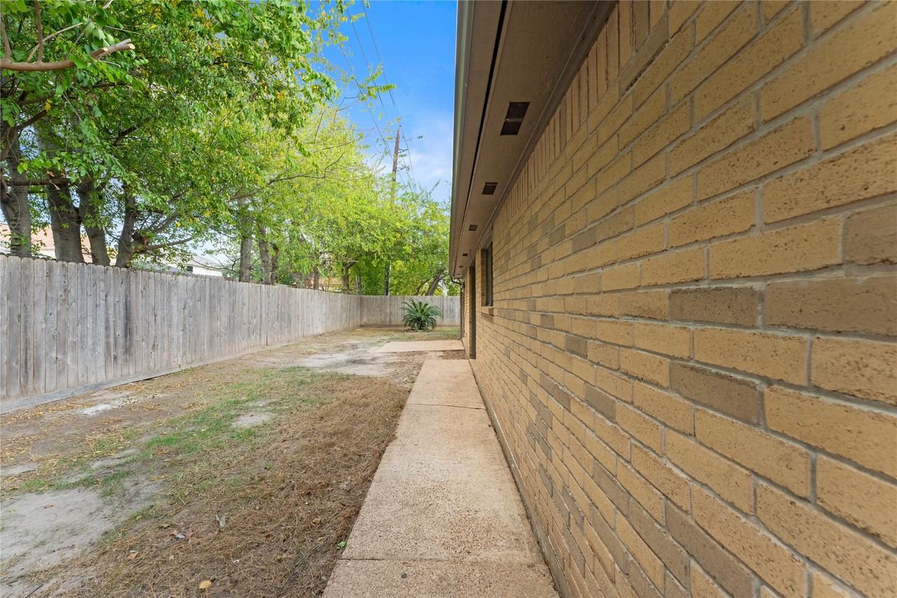 10746 Staghill Dr #10746 - Photo 2 of 34