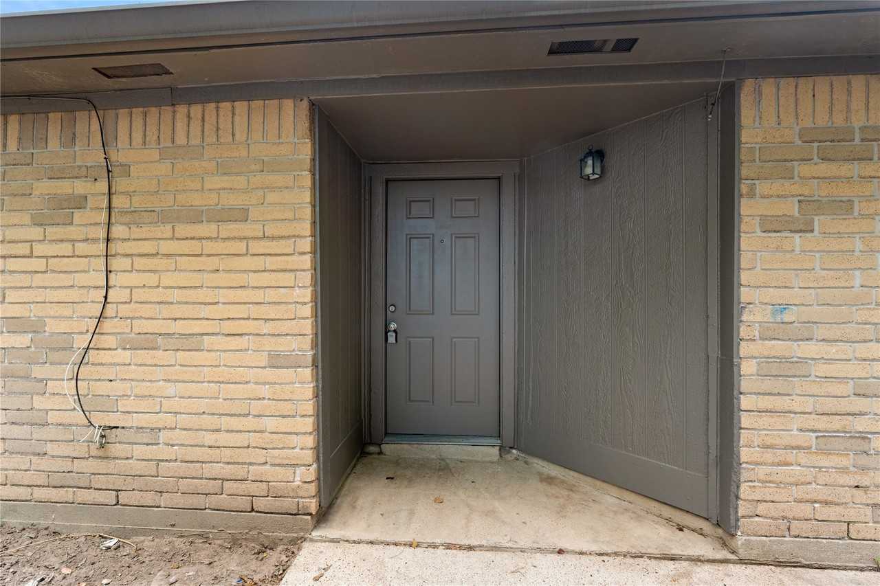 10746 Staghill Dr #10746 - Photo 3 of 34