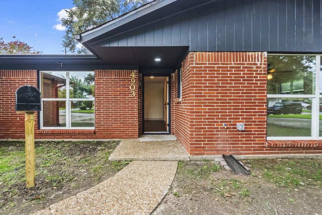 4903 Mayflower St #4903 - Photo 6 of 25