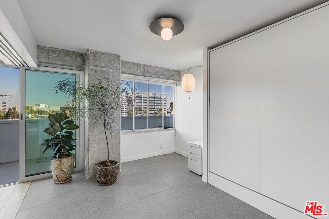 7135 Hollywood Blvd #7135-504 - Photo 4 of 48