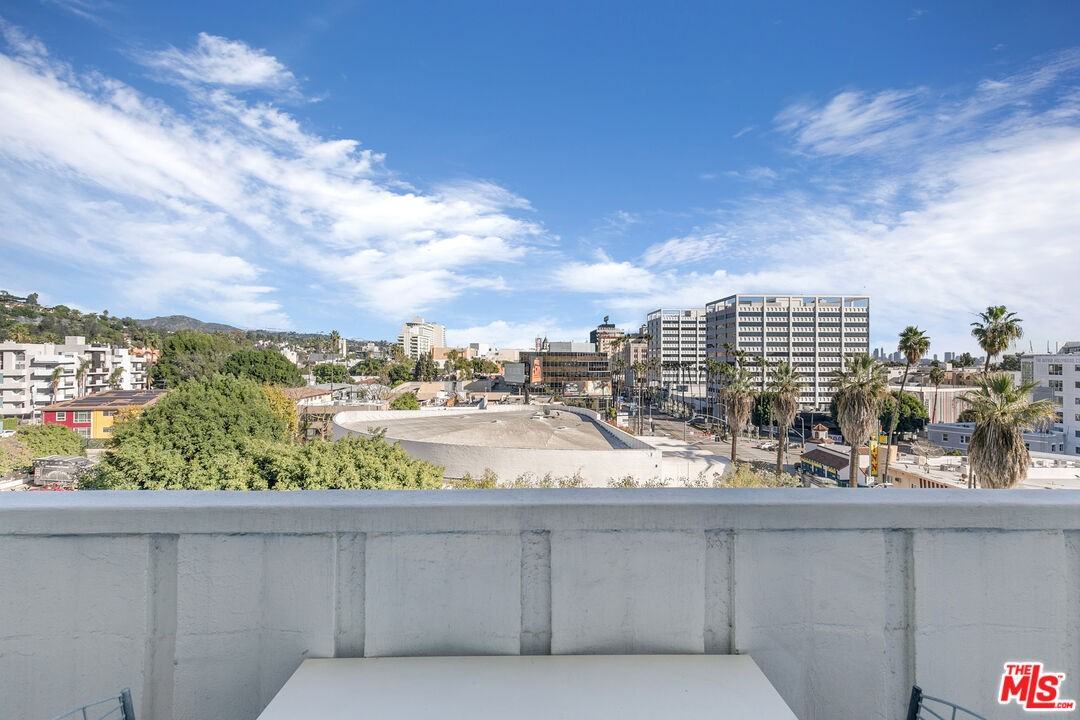 7135 Hollywood Blvd #7135-504 - Photo 7 of 48