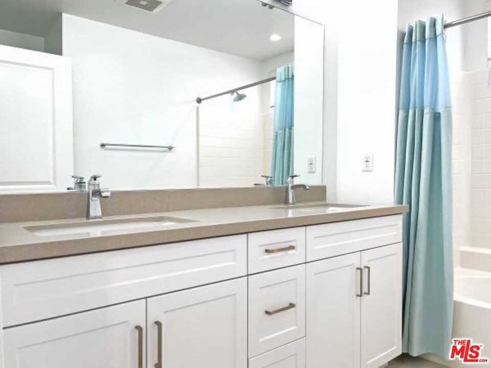 7105 Tampa Ave #7105-7101 - Photo 5 of 20