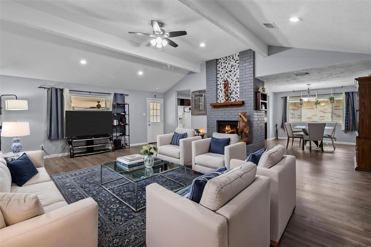 20074 Crazy Horse Circle Dr #20074 - Photo 3 of 42