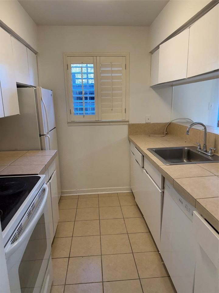 2605 Marilee Ln #2605-2 - Photo 4 of 13