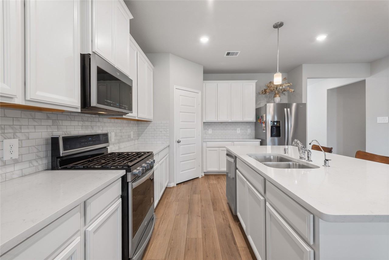 1203 Cascade Hills Dr #1203 - Photo 6 of 25