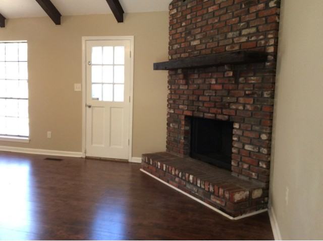 450 Westchester Dr - Photo 3 of 9