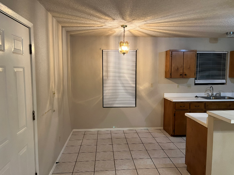 1005 Commerce St #B - Photo 3 of 16