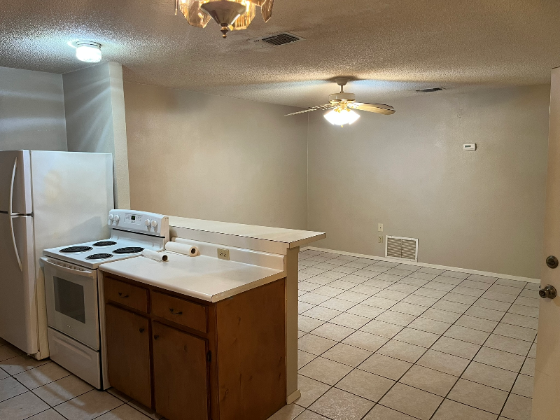 1005 Commerce St #B - Photo 5 of 16