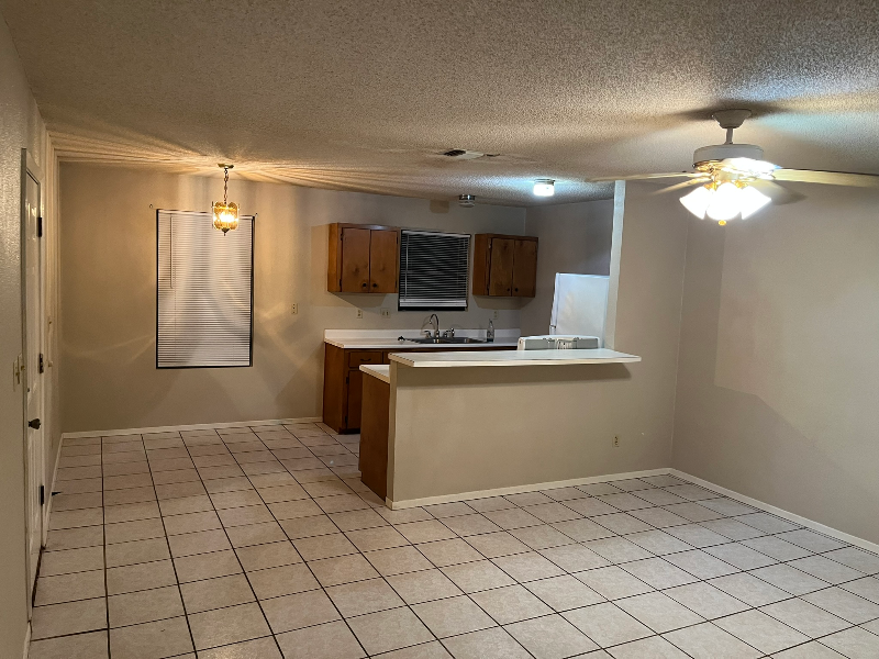 1005 Commerce St #B - Photo 7 of 16