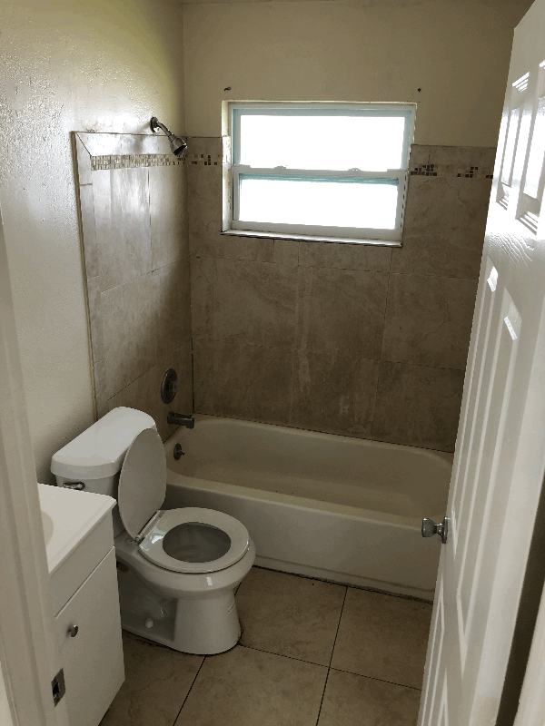 902 Nw 10th St #912 - Photo 3 of 5