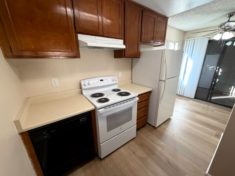 360 N San Antonio Ave #I - Photo 6 of 31