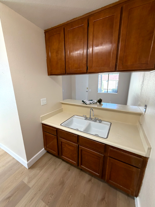 360 N San Antonio Ave #I - Photo 7 of 31