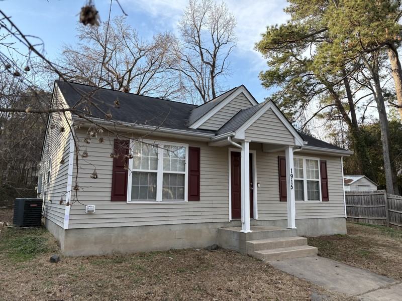 1915 Birmingham Ave - Photo 2 of 39