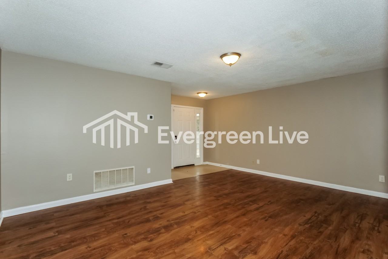 4599 Addington Dr - Photo 5 of 16