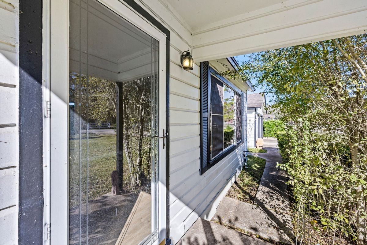 1407 Bess Rd - Photo 2 of 30