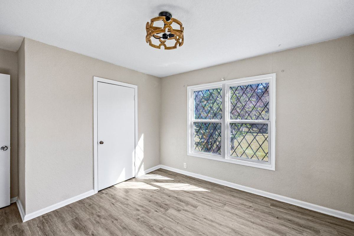 1407 Bess Rd - Photo 7 of 30