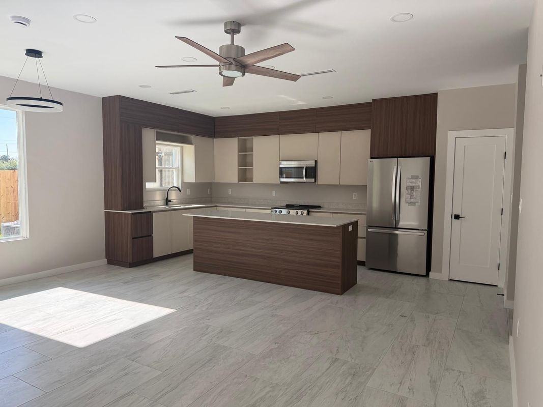 2224 Corales St - Photo 3 of 23