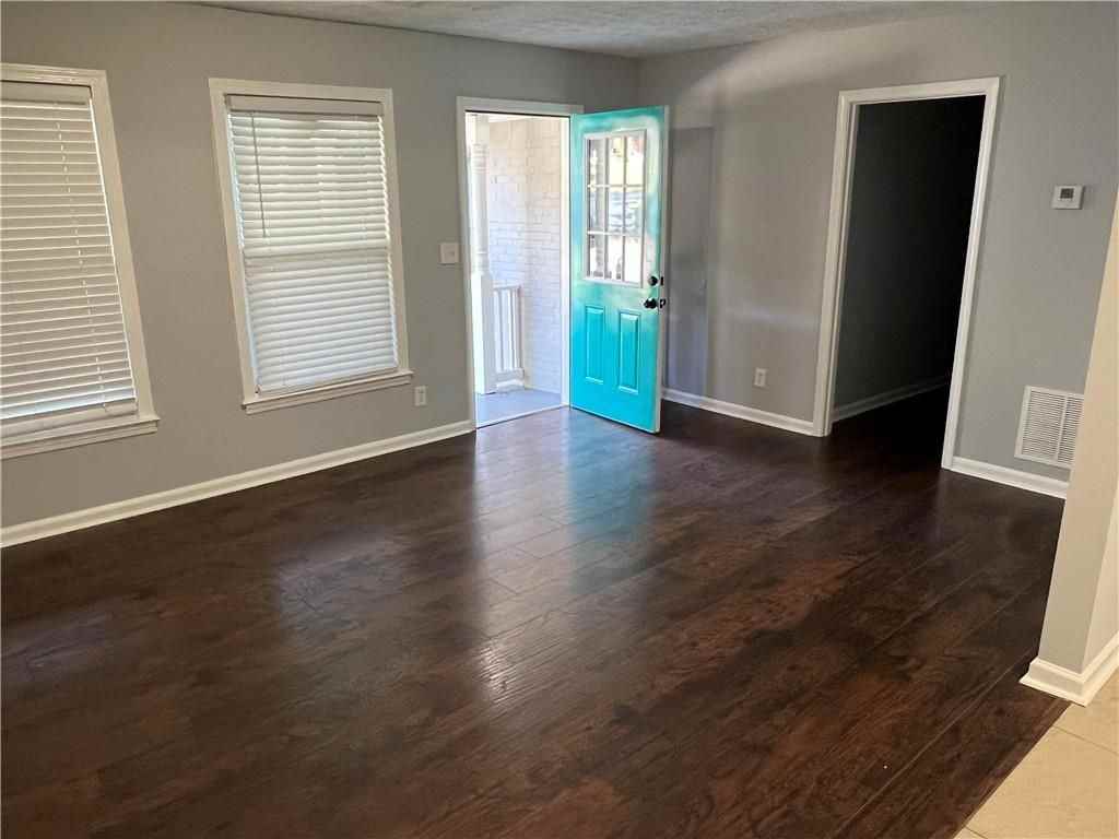 420 Lockridge Ln - Photo 5 of 27