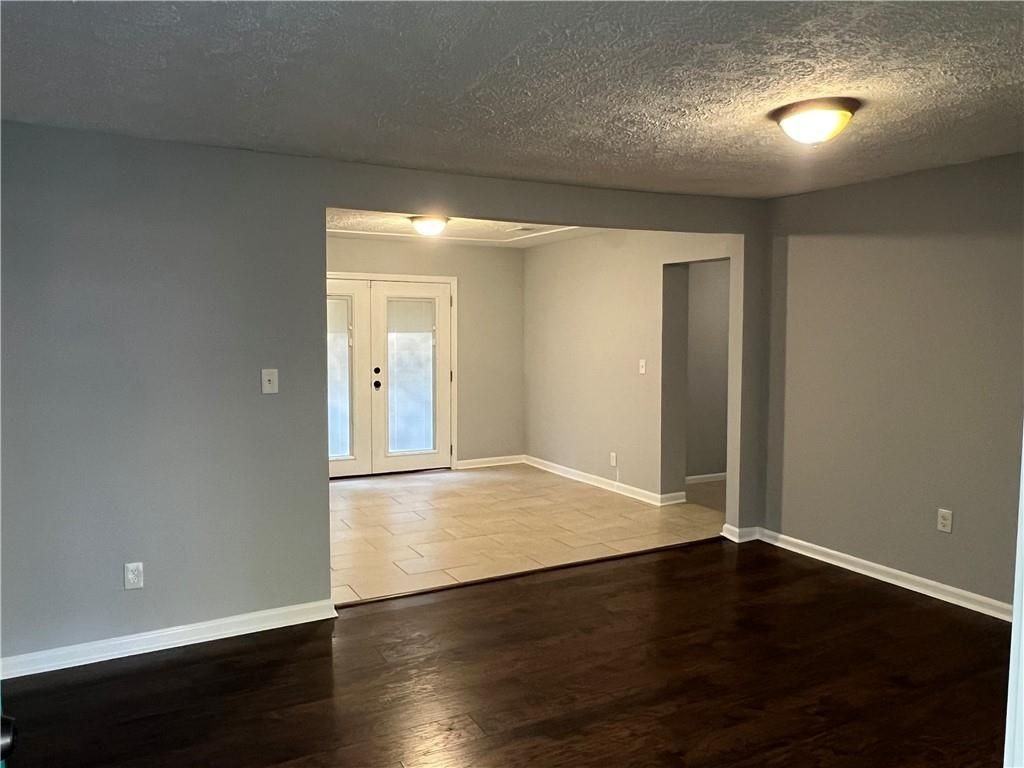 420 Lockridge Ln - Photo 6 of 27