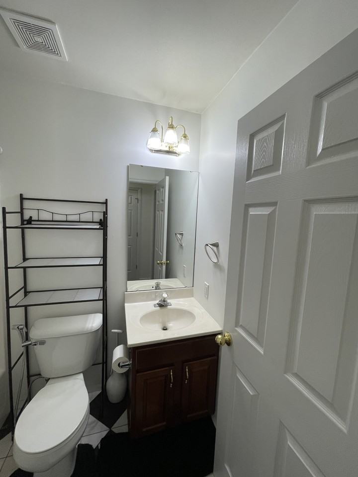 1543 Presidents Landing Dr #1 - Photo 5 of 9