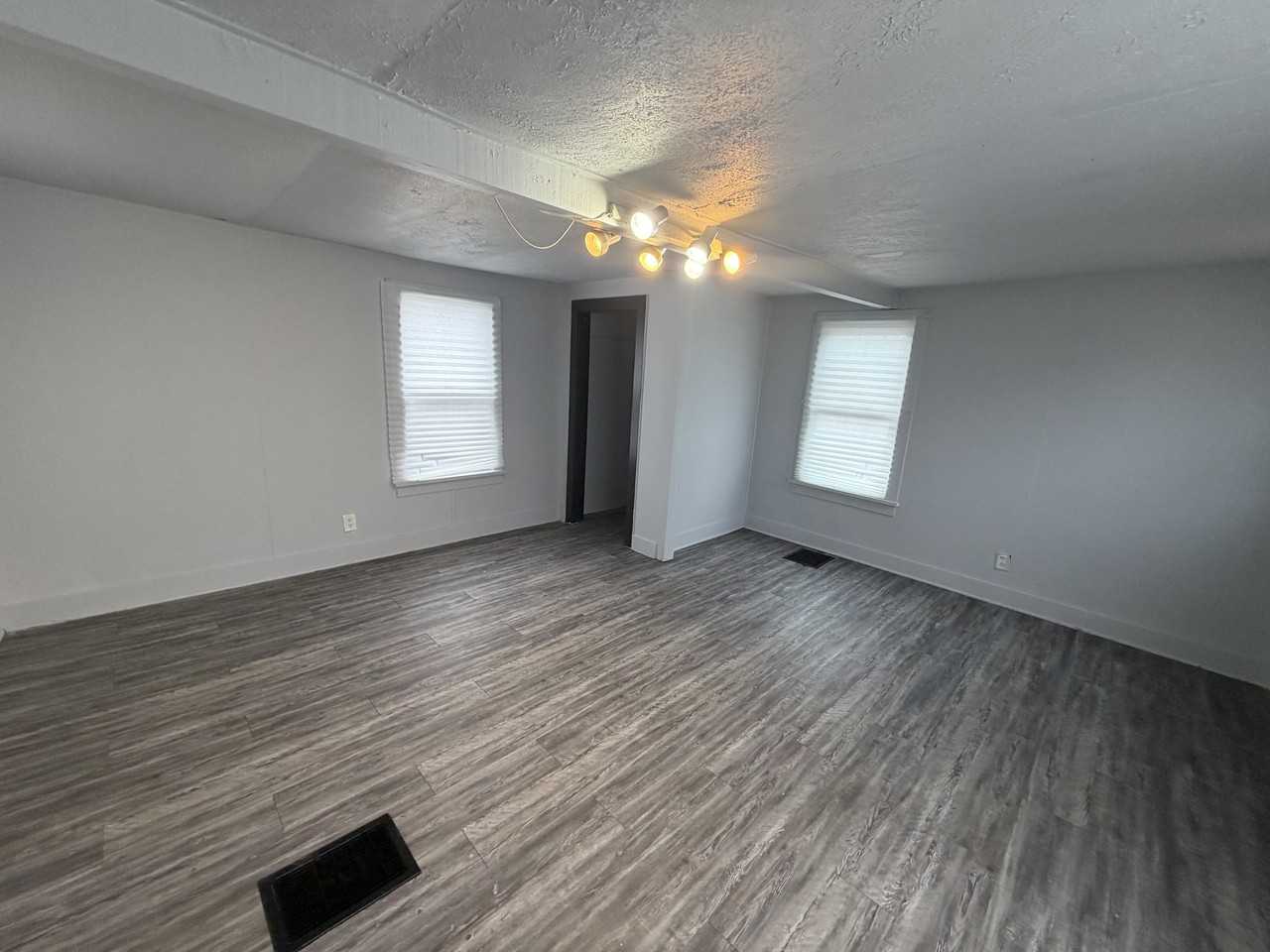 1002 W Williams St #NA - Photo 2 of 13