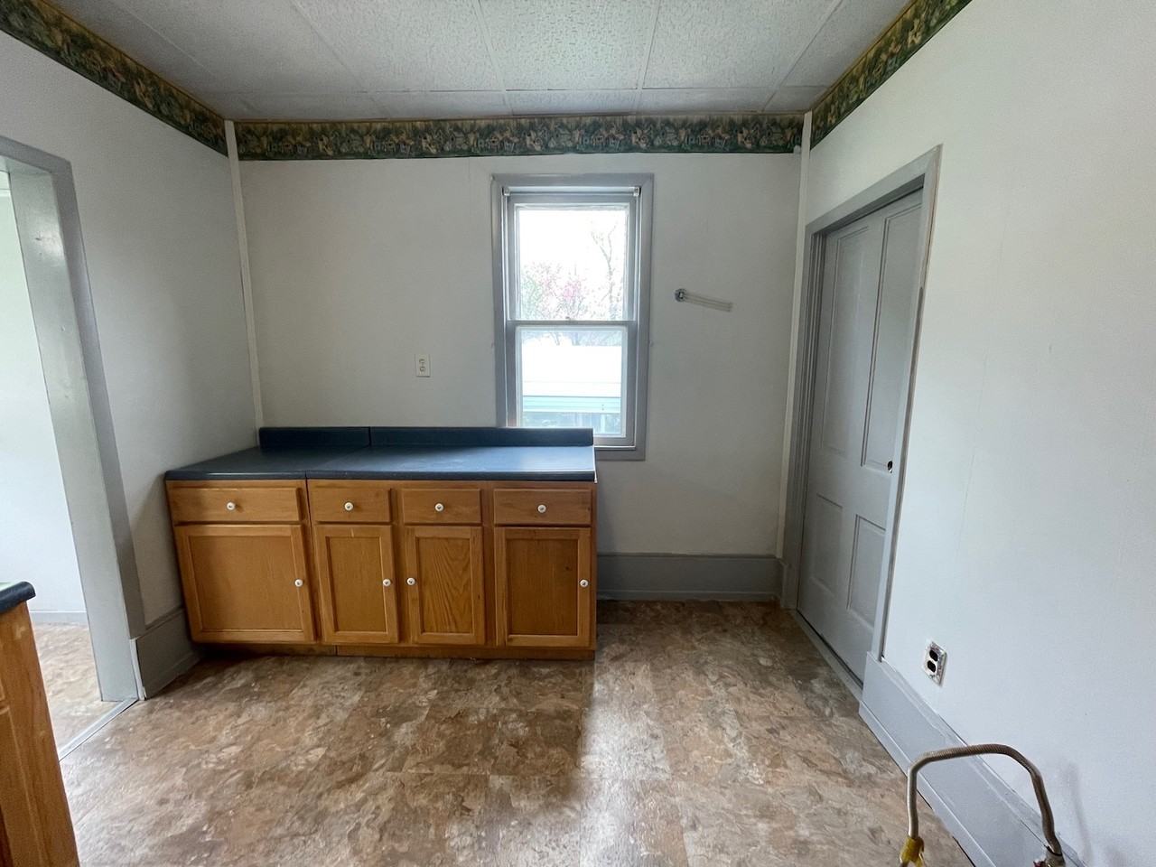 501 Avenue B #NA - Photo 4 of 19