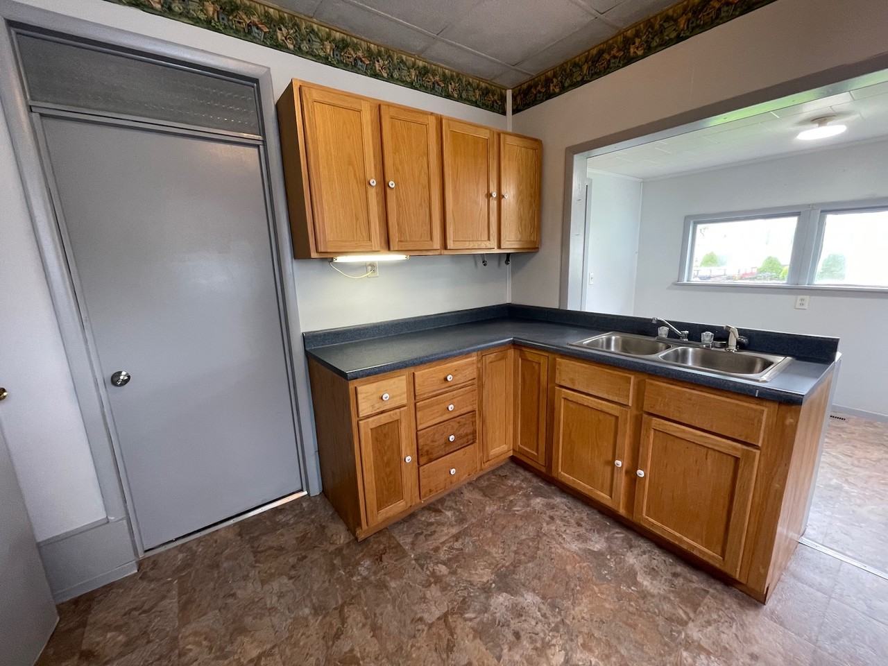 501 Avenue B #NA - Photo 6 of 19