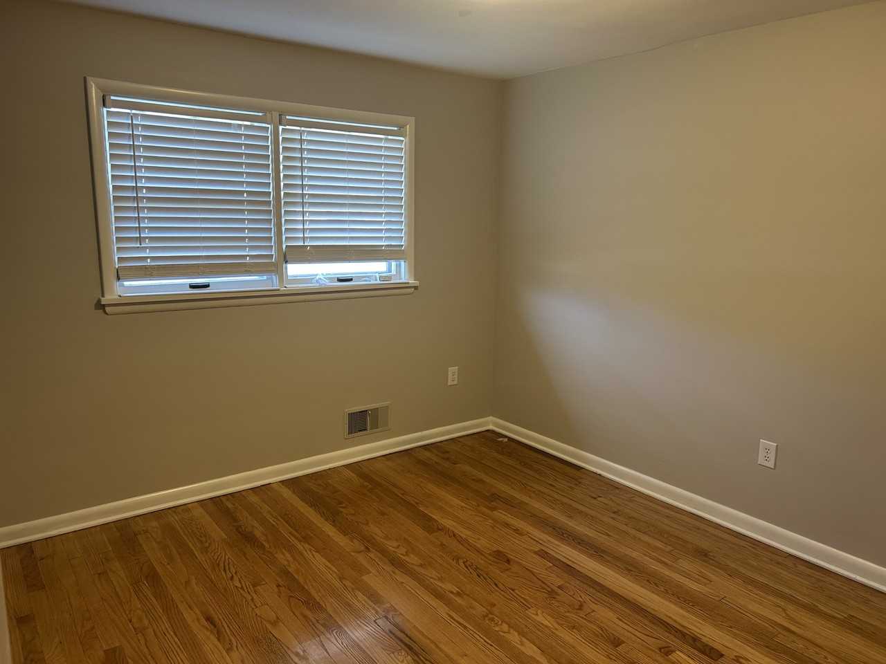 2328 Farnsley Rd #NA - Photo 2 of 10