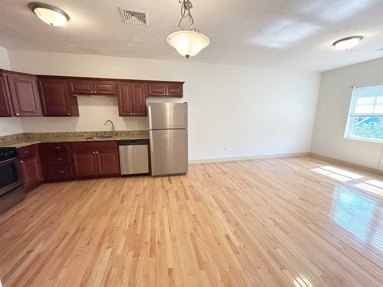 404 Whiting Ave #201 - Photo 4 of 13