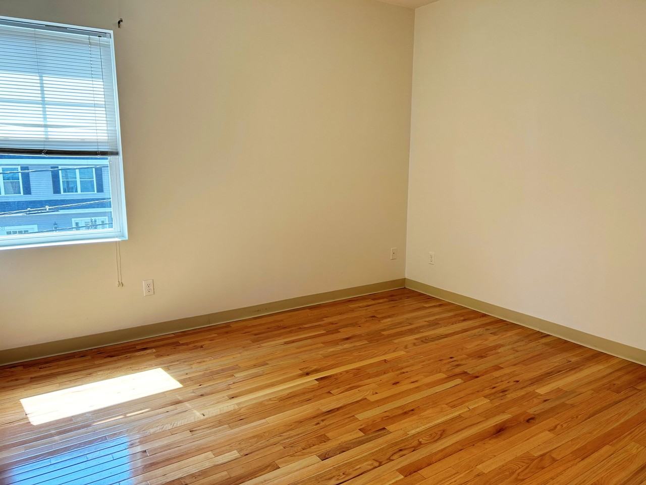 404 Whiting Ave #201 - Photo 6 of 13