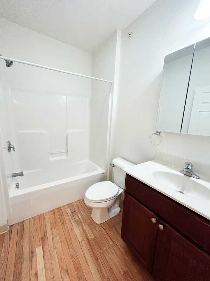 404 Whiting Ave #201 - Photo 7 of 13