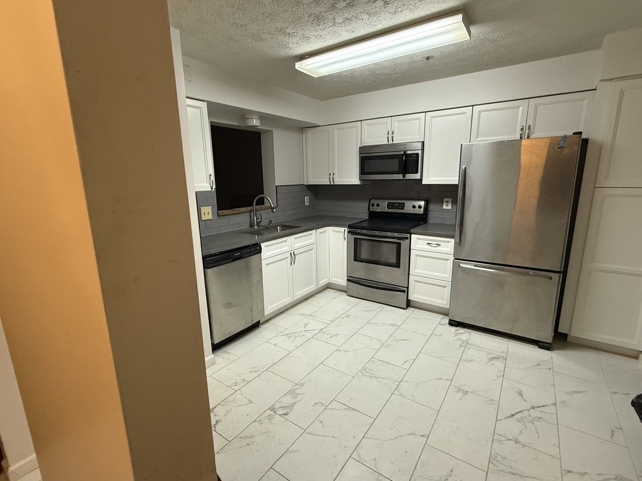 11415 Falcon Ridge Ct - Photo 2 of 5