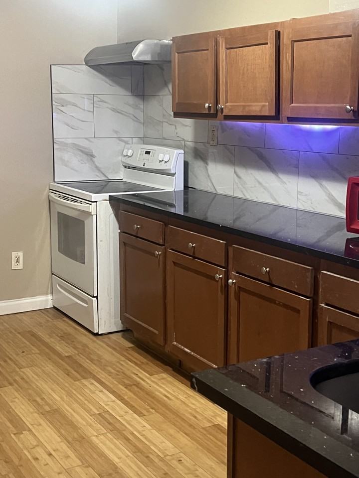 843 N Tatnall St #B - Photo 2 of 10