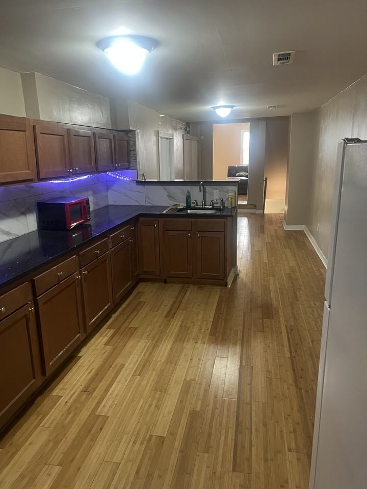 843 N Tatnall St #B - Photo 3 of 10