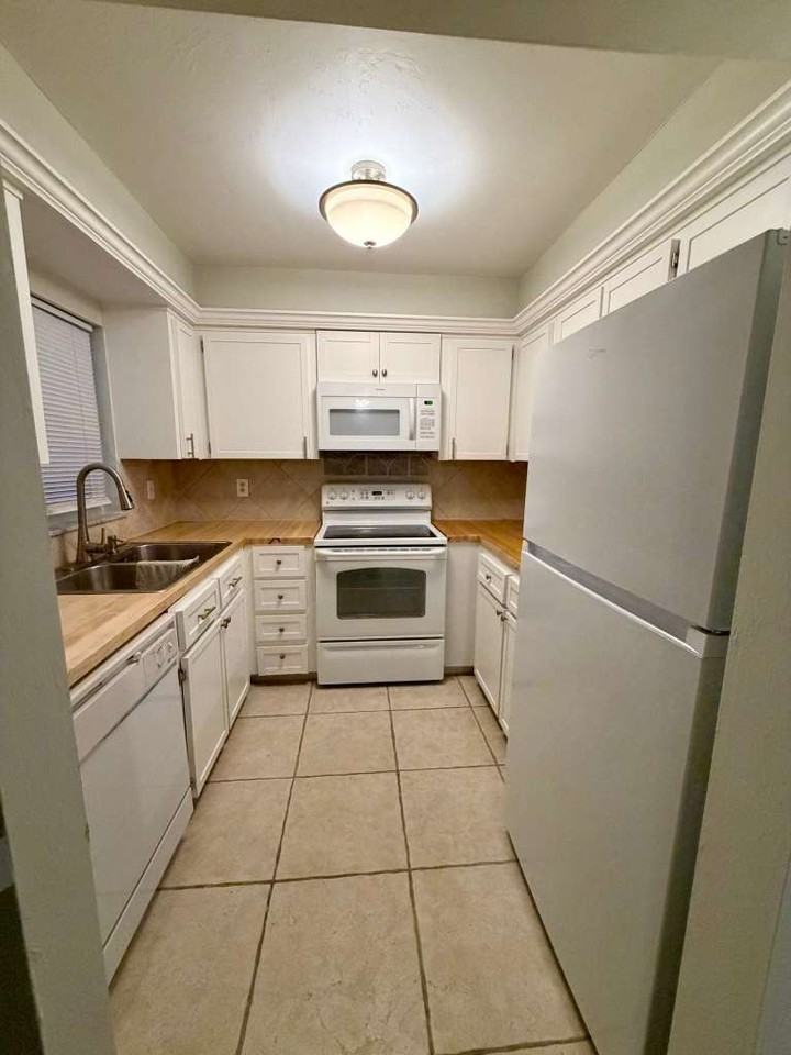 4730 Se 1st Pl #202 - Photo 5 of 18