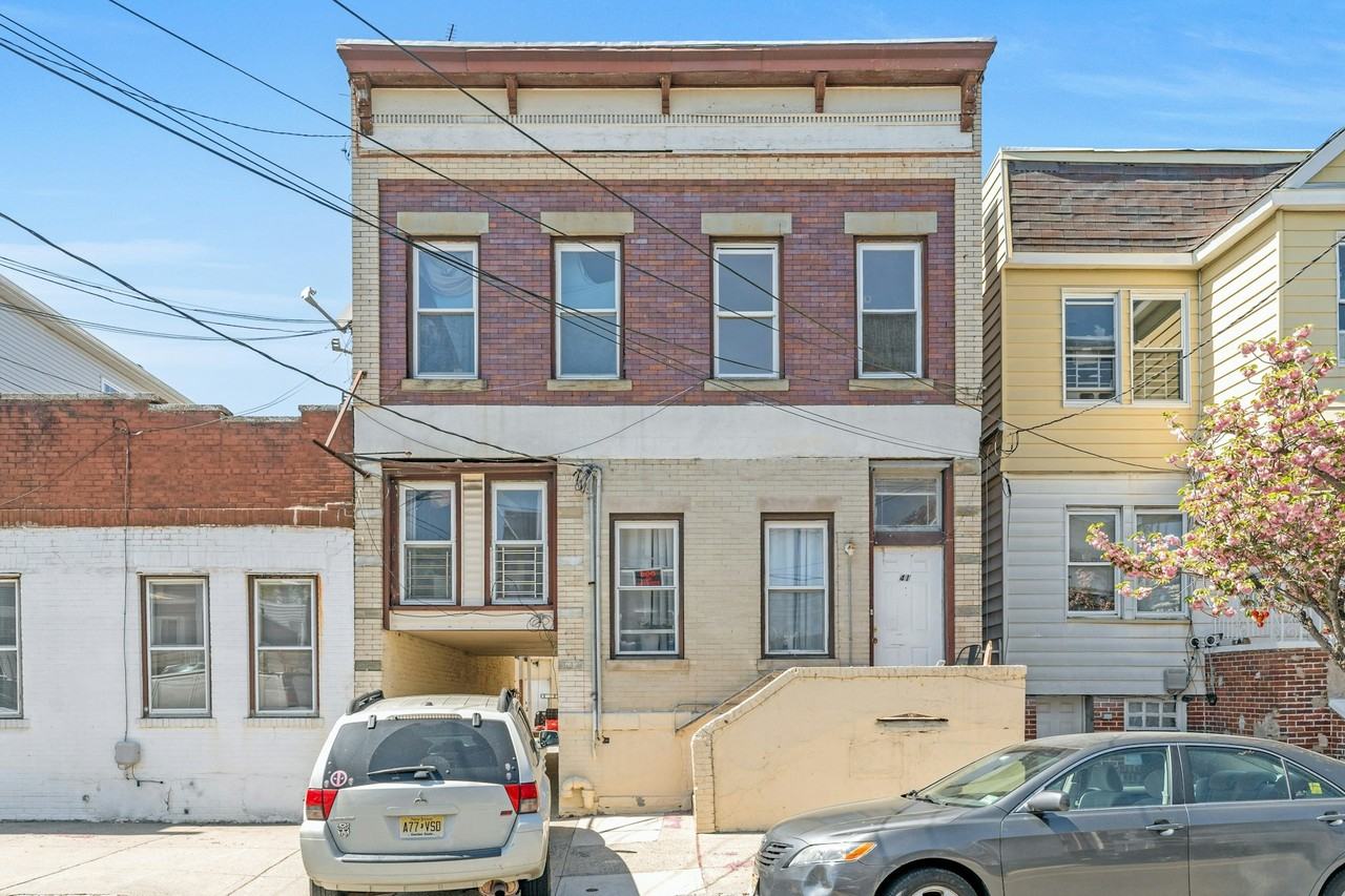 41 Heckel St #2 - Photo 4 of 8