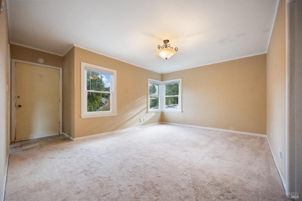 142 Bungalow Ave #1 - Photo 4 of 11