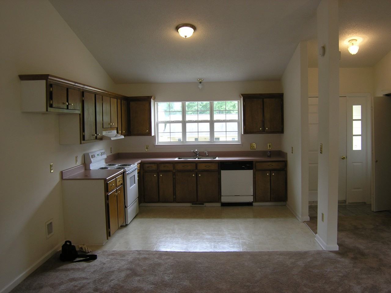 16 Silver Spur Ct #1 - Photo 2 of 7