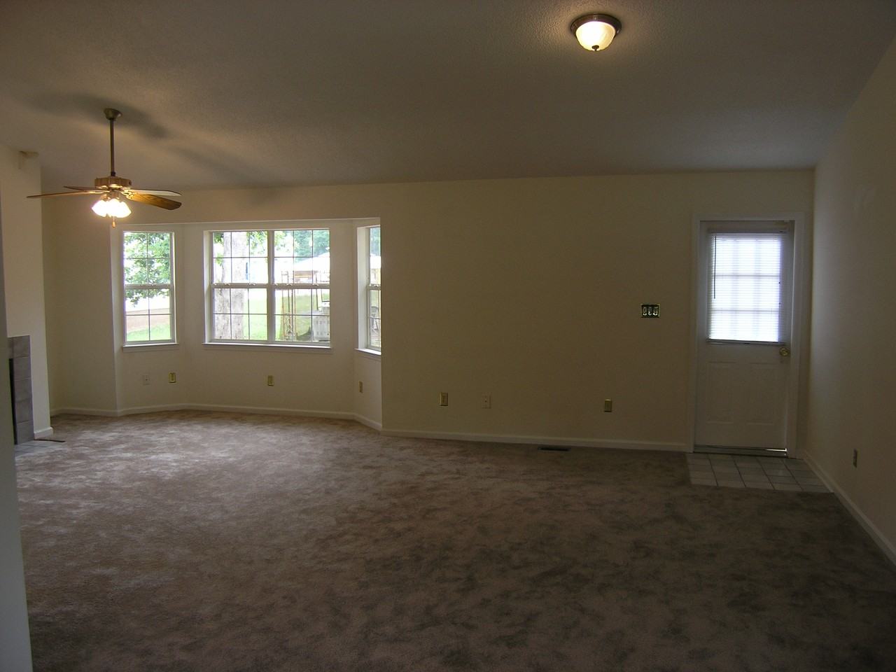 16 Silver Spur Ct #1 - Photo 4 of 7