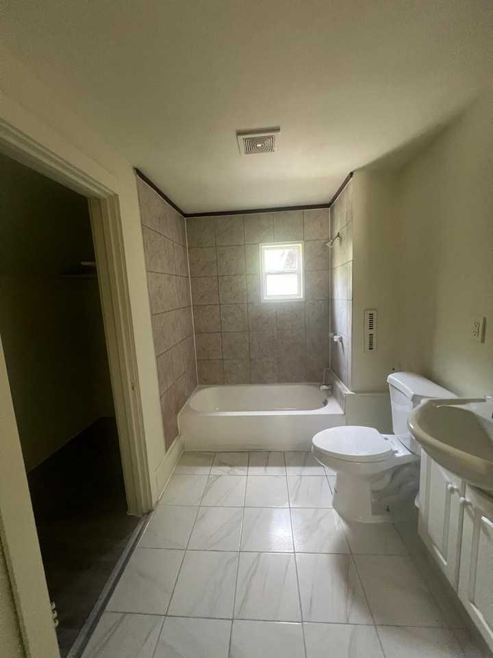 1349 Yates Ave #NA - Photo 2 of 13