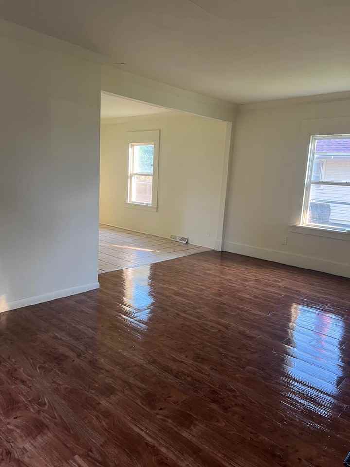 1349 Yates Ave #NA - Photo 3 of 13