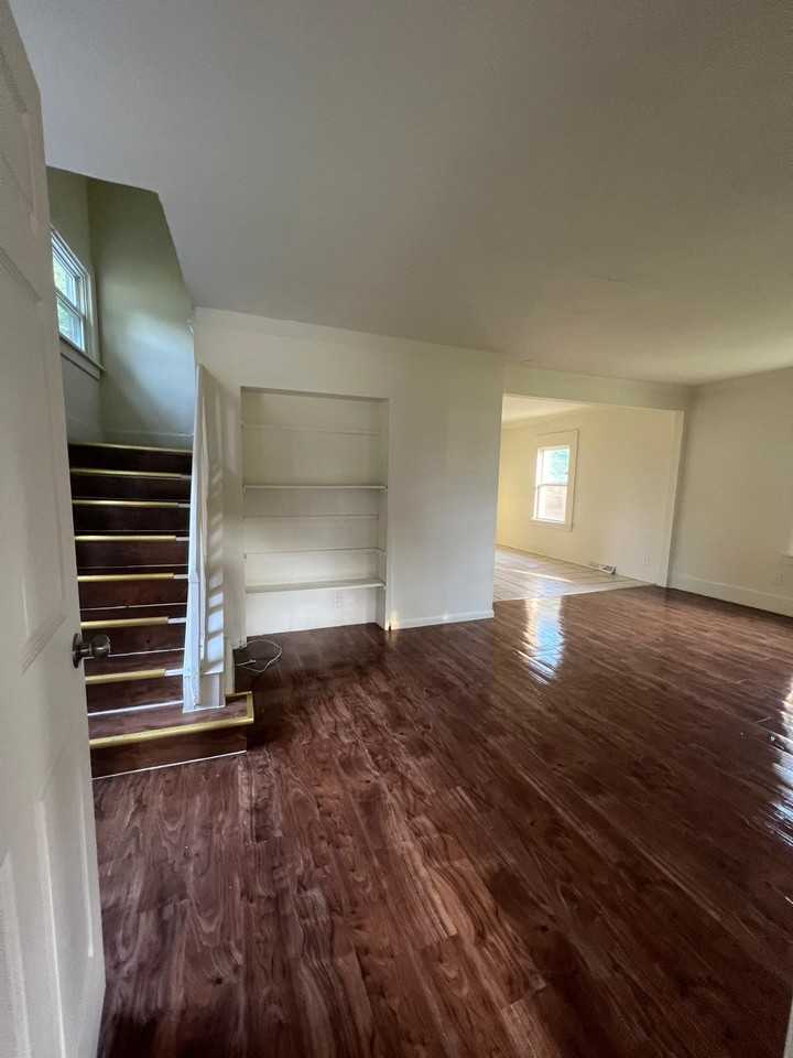 1349 Yates Ave #NA - Photo 6 of 13