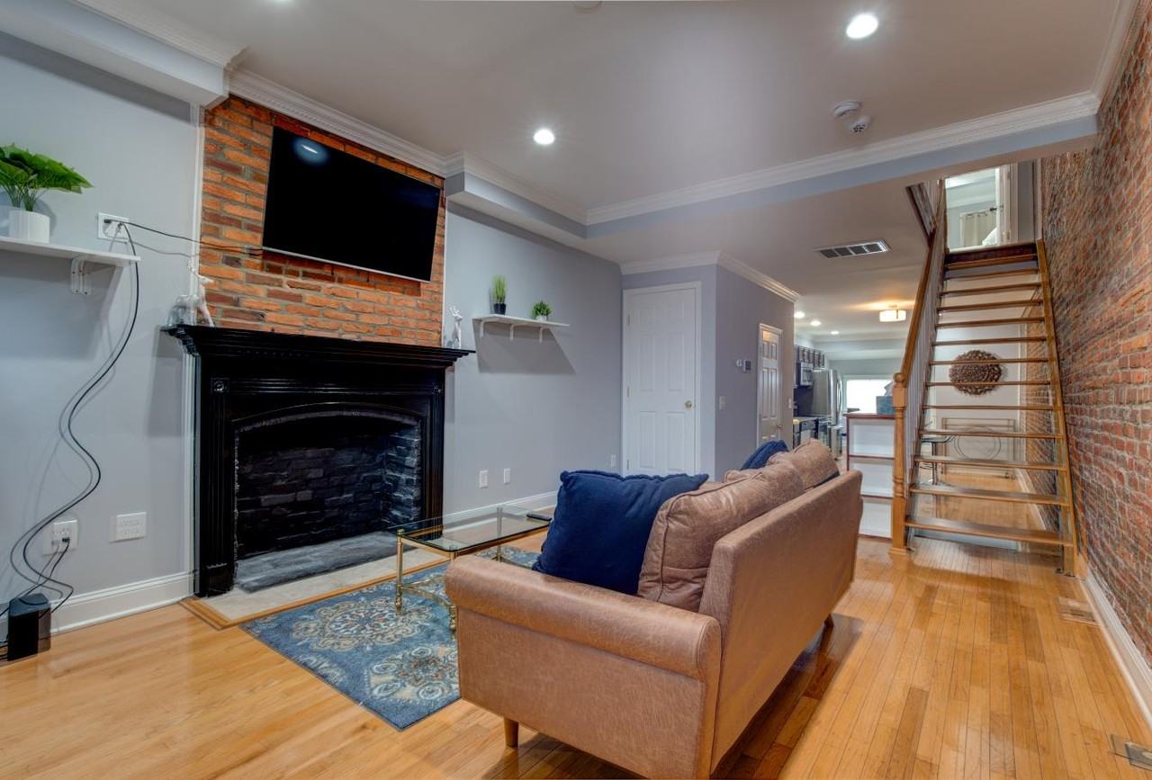 141 N Patterson Park Ave #1 - Photo 3 of 7