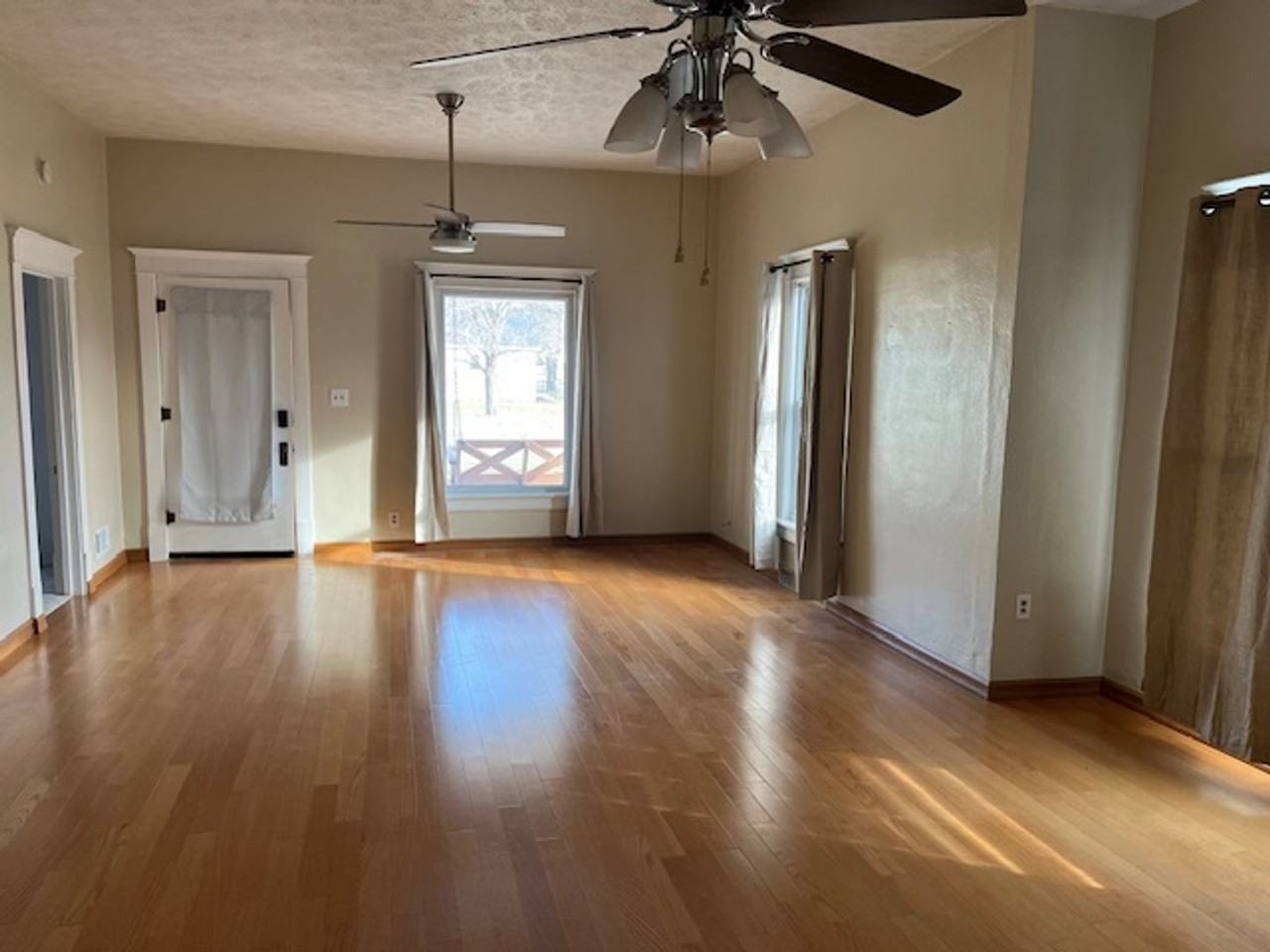 1003 Sheridan St - Photo 3 of 16