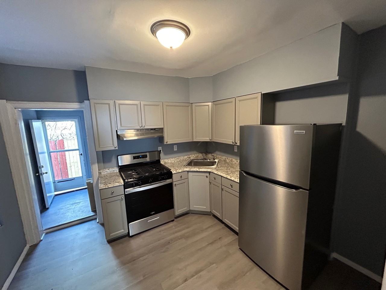 2519 W Gordon St #NA - Photo 3 of 12