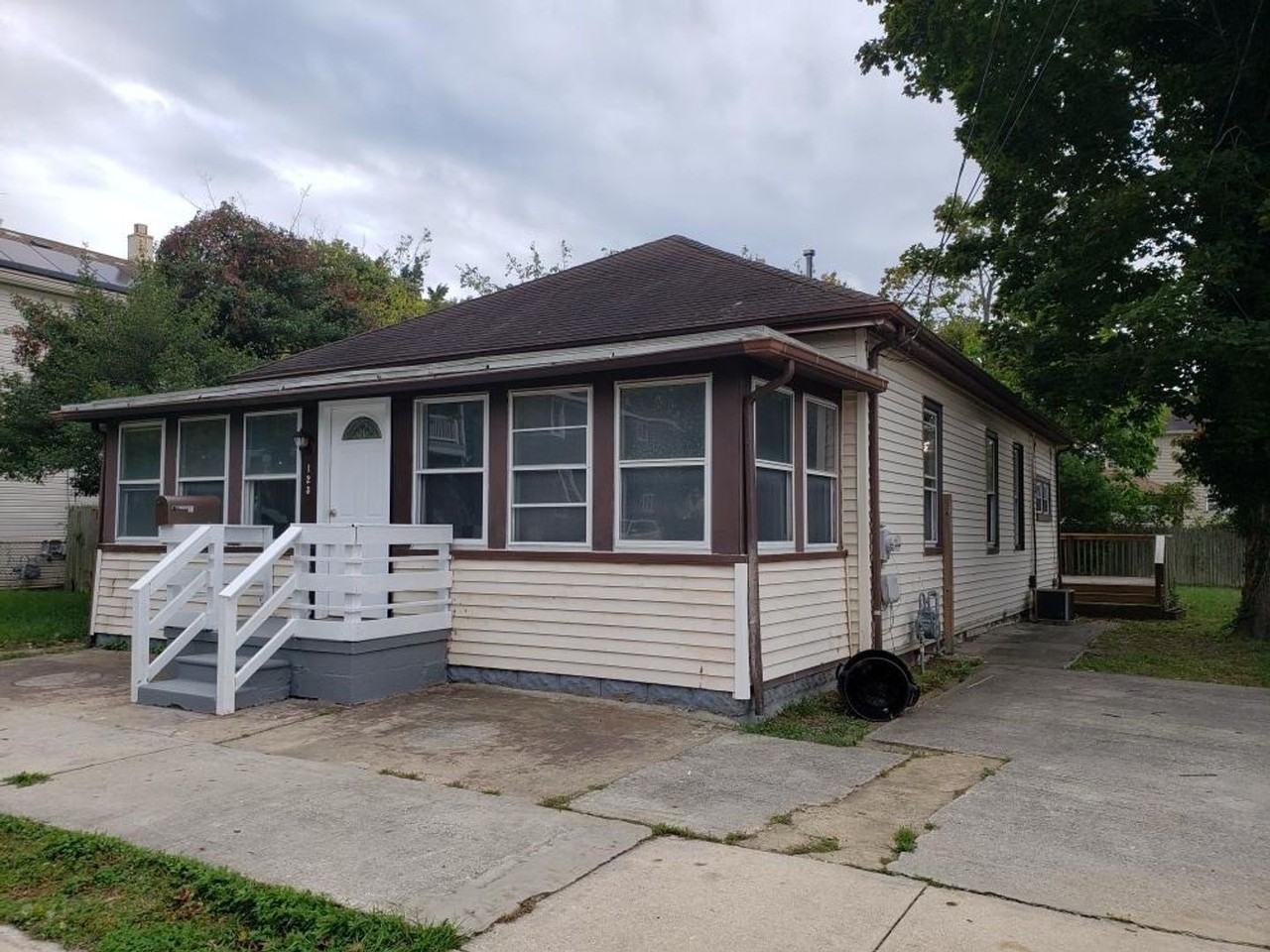 123 Brighton Ave - Photo 2 of 13