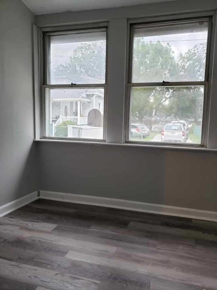 123 Brighton Ave - Photo 4 of 13