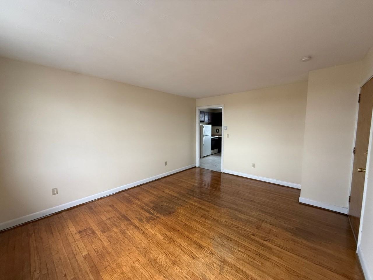 149 Adelaide St - Photo 2 of 8