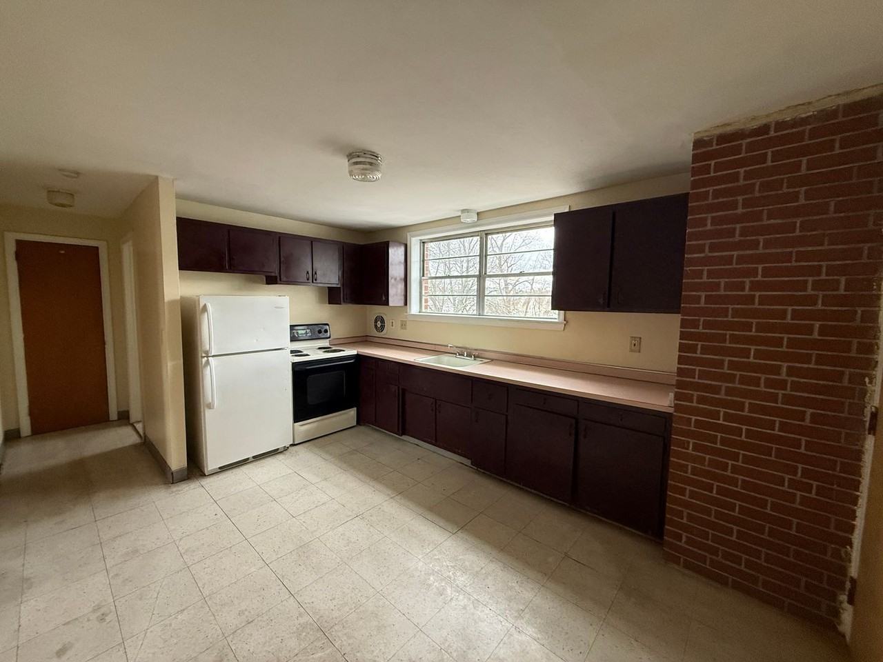 149 Adelaide St - Photo 3 of 8